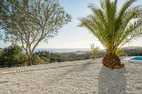 Apartamento vacacional con terraza, barbacoa y jardín | Vistas a la playa - Image 2
