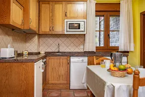 House with barbeque & terrace | Garden view - Image 5