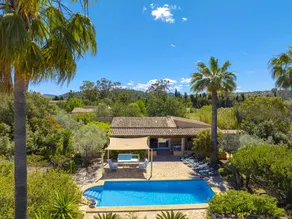 Villa with BBQ, garden & terrace - Image 3