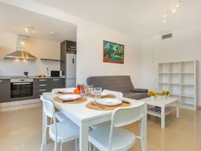 Fully equipped holiday apartment with pool - Image 5