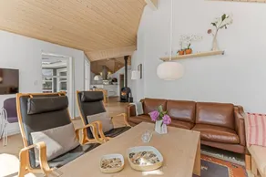 Family-friendly pleasant holiday home with barbecue, sauna & terrace | Close to the beach | Dogs allowed - Image 3
