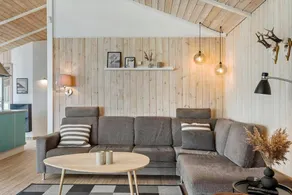 House with barbeque, terrace & hot tub | Sea view - Image 2