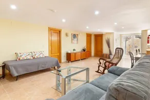 Family-friendly nice apartment with garden, BBQ & pool | Sea view | Close to the beach | Perfect for remote work | Pets allowed - Image 2