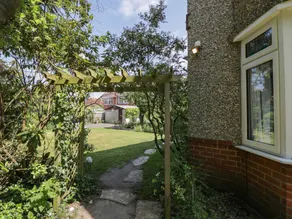 Cottage with garden | Beach view - Image 2