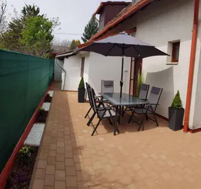 Flat with garden - Image 4