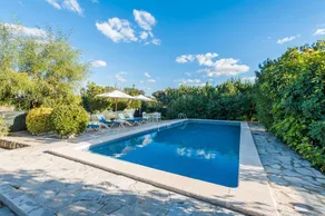 Family-oriented charming villa with garden, terrace & barbecue | Dogs allowed - Image 2