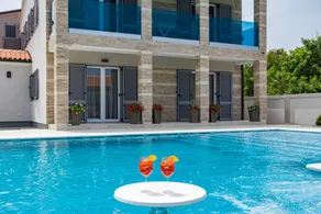 Villa mit Pool, Terrasse und Garten | Poolblick - Image 3