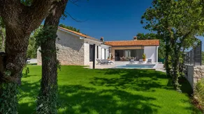 Spacious holiday apartment with garden, private pool & BBQ | Pets are welcome - Image 4