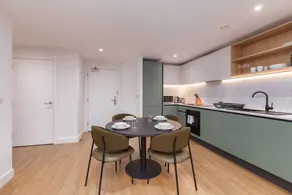 Apartment with garden - Image 3