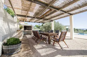 Villa apta para familias con jardín, terraza y barbacoa | Vistas a la piscina - Image 5