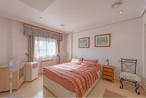 Holiday apartment with barbecue, garden & private pool - Image 3