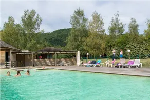 Chalet with heated pool & BBQ - Image 3
