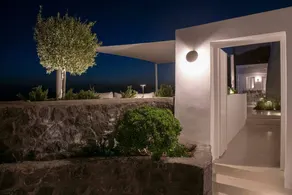 Beautiful villa with terrace & pool - Image 2