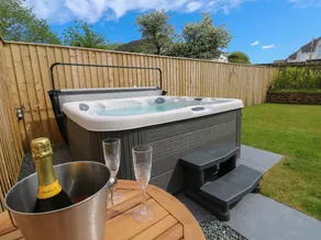 Children-friendly cottage with garden & jacuzzi | Beach view | Dogs allowed - Image 3