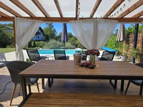 Geräumiges Ferienhaus mit Grill, beheiztem Pool und Terrasse | Haustiere erlaubt - Image 2