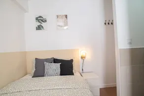 Charming dedicated room - Image 4