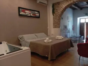 Room 'Suite Con Vasca Idromassaggio - 7' with Sea View, Wi-Fi and Air Conditioning - Image 4