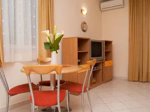 Modern eingerichtete Ferienwohnung orange - Image 3
