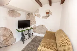 Nice house with terrace, garden & private pool - Image 3