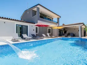 Ferienhaus mit Garten, privatem Pool und Terrasse - Image 3