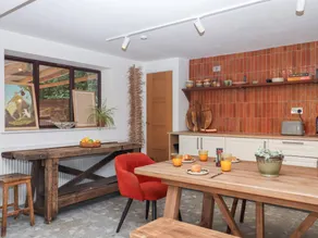 Children-friendly cottage with barbeque & garden - Image 3