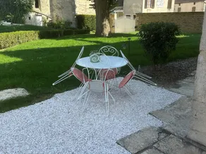 Cottage with pool & barbeque - Image 3