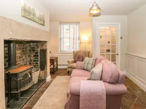 Fully equipped lovely cottage with terrace & garden - Image 3