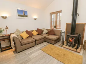 Cottage with hot tub & garden | Beach view - Image 4