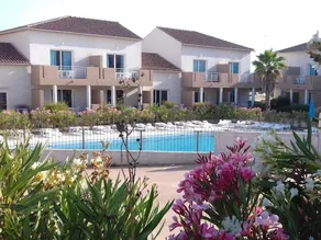 Holiday apartment with pool - Image 2
