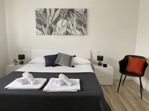 Apartment with garden | City view - Image 4