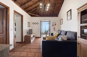 Holiday Home 'El Naranjo Viejo' with Sea View, Wi-Fi and Air Conditioning - Image 5