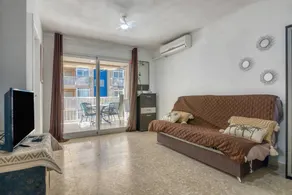 Apartment 'On Daimús Beach' with Shared Pool, Wi-Fi and Air Conditioning - Image 2