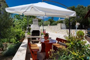 Holiday apartment with terrace, barbecue & garden - Image 5