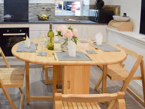 Cottage with BBQ & garden | River view - Image 4