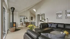 Children-friendly holiday home with sauna, garden & hot tub | Beach nearby | Dogs allowed - Image 5