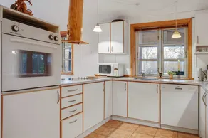 Holiday home with BBQ, terrace & jacuzzi - Image 4