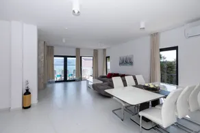 House with private pool, garden & barbeque | Sea view - Image 5