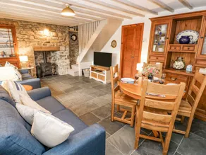 Cottage with garden & terrace - Image 5