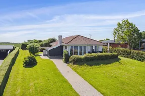 Family-friendly lovely house with garden, sauna & jacuzzi | Sea view | Pets allowed - Image 3