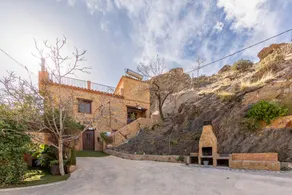 Holiday home with barbeque, terrace & pool | Mountain view | Suitable for remote work - Image 4