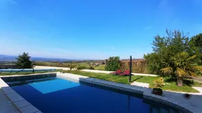 Ferienunterkunft mit Garten, Pool und Terrasse - Image 2