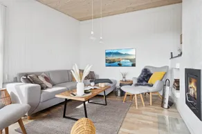 Fully equipped holiday home with barbecue, terrace & garden - Image 3