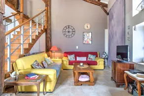 Magical Stay at Il était une fois Cottage – Shared Pool and Air Conditioning - Image 4