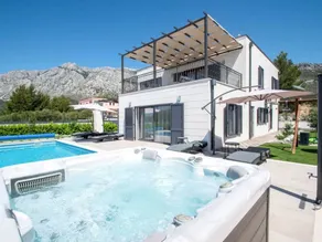 Holiday home with BBQ, terrace & garden - Image 5