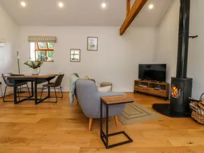 Cottage with garden - Image 4