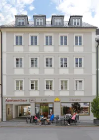 Apartment with terrace - Image 2