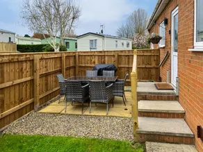 Child-friendly cottage with garden & BBQ | River view | Dogs allowed - Image 2