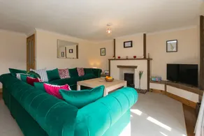 Cottage with garden - Image 2