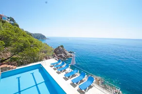 Villa with private pool, barbecue & garden - Image 4