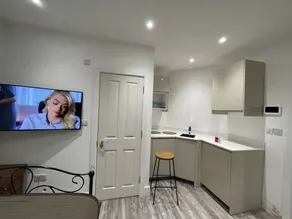 Atractiva casa vacacional apta para familias con jardín - Image 2